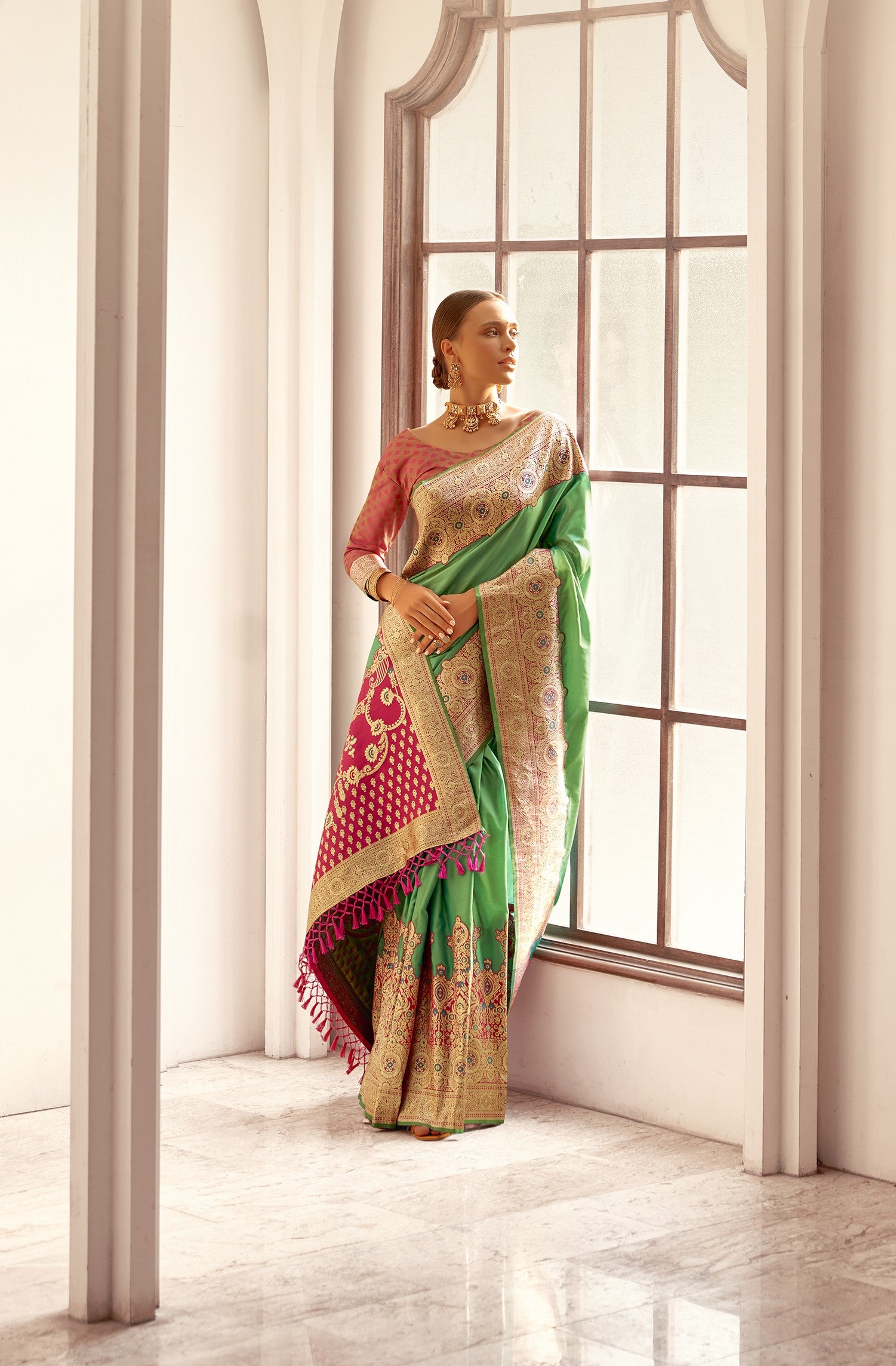 Soft Silk Weaving Saree with Contrast Big Border – Silky Silk Collection