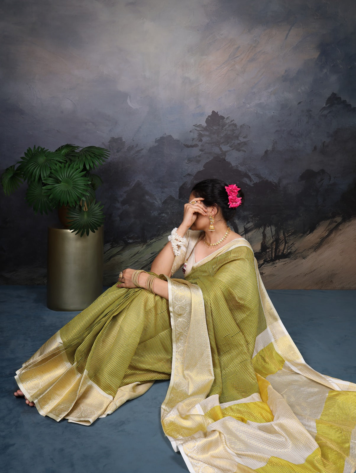 Jacquard Chex Saree with Zari Weaving & Matching Blouse