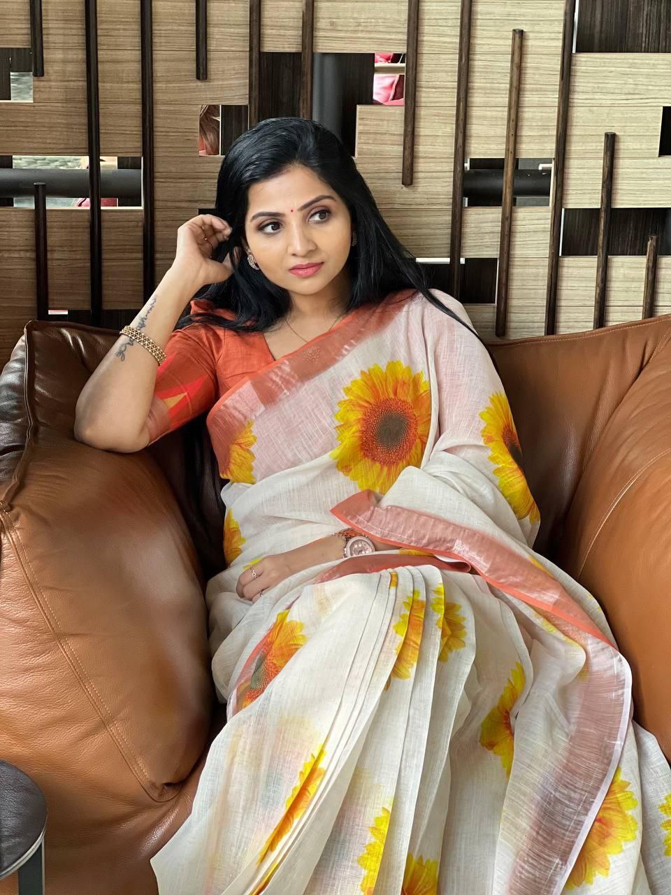 Elegant Linen Saree with Digital Print & Silver Zari Border – Complete with Blouse